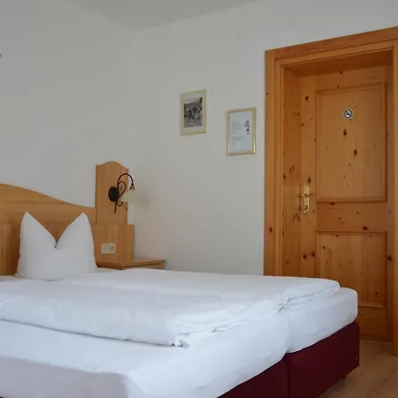 Πανσιόν Haus Wally 3*